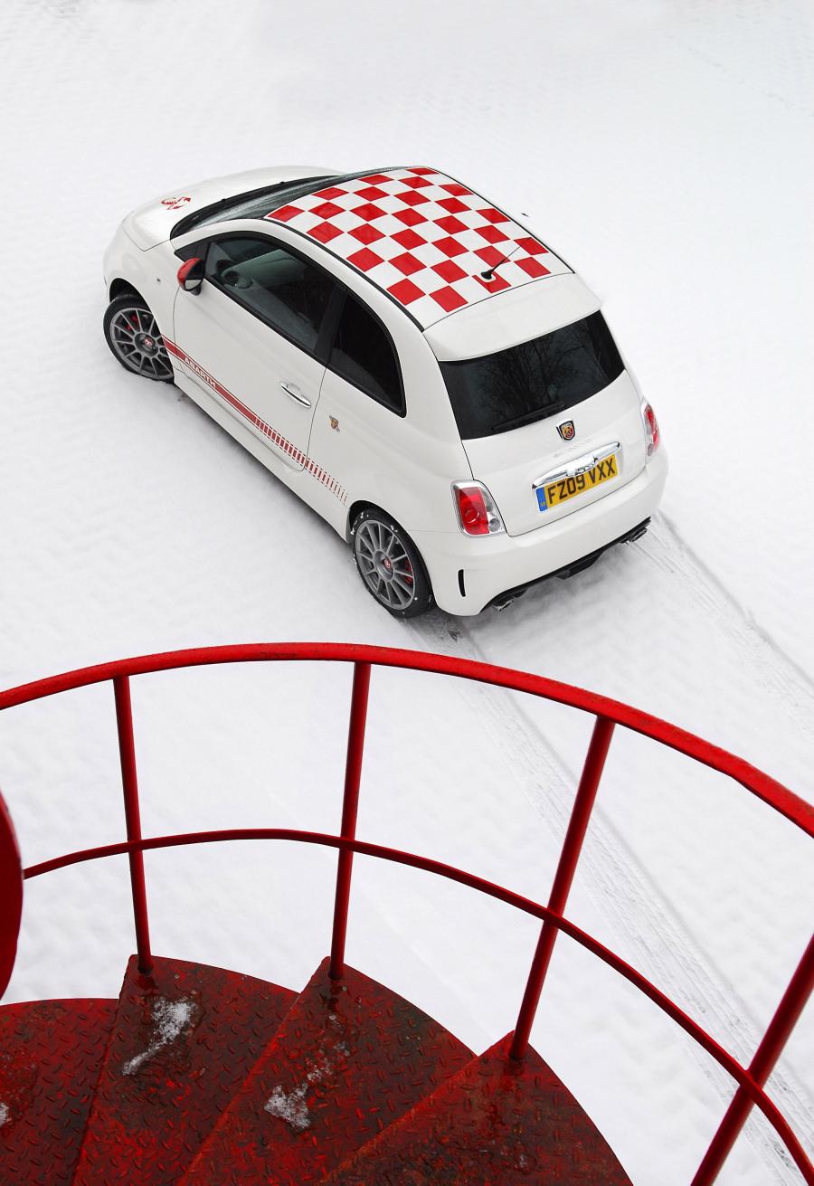  Abarth 500 esseesse 2009 года  (UK) (фото 28 из 29)